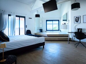 5 bedrooms, in-room safe, iron/ironing board, travel cot