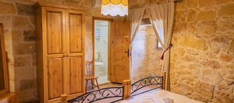Secluded country Home: Beaches & Trails Nearby