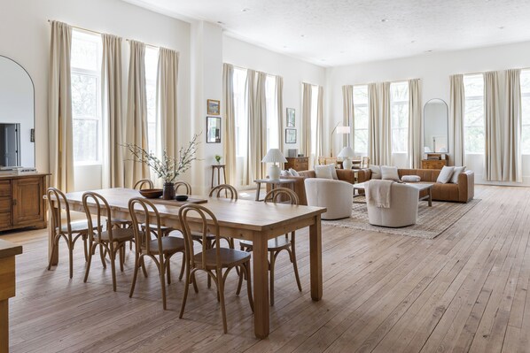 Interior - Salt Creek Atelier, a luxuriously cozy loft in downtown Ashland NE. (Ashland)