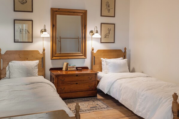 3 makuuhuonetta, silitysrauta/-lauta, ilmainen Wi-Fi, vuodevaatteet