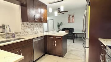 Mikroaaltouuni, uuni, liesi