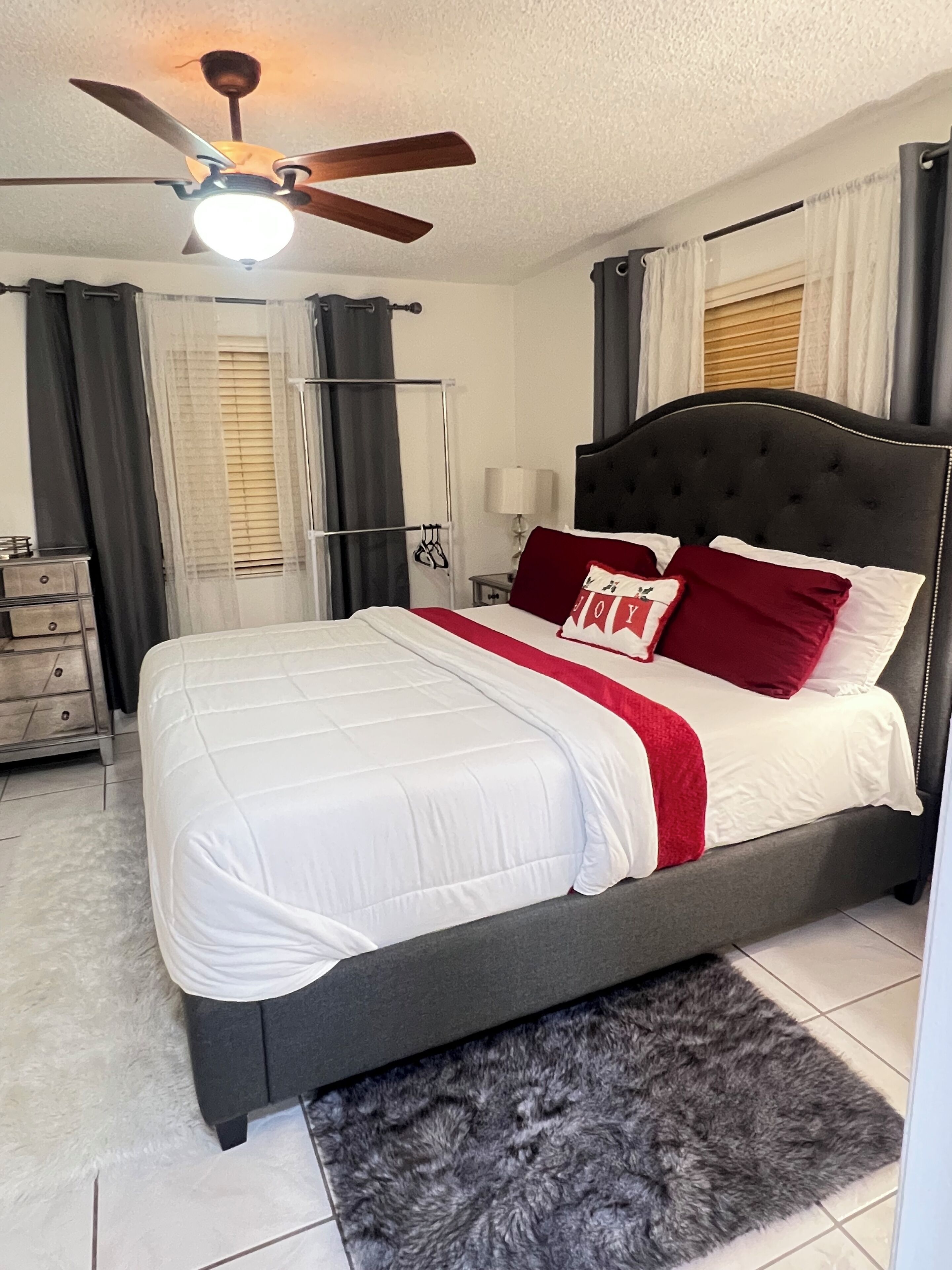 4 bedrooms, iron/ironing board, WiFi, bed sheets