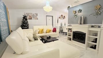 Smart TV, fireplace