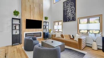 Smart TV y chimenea
