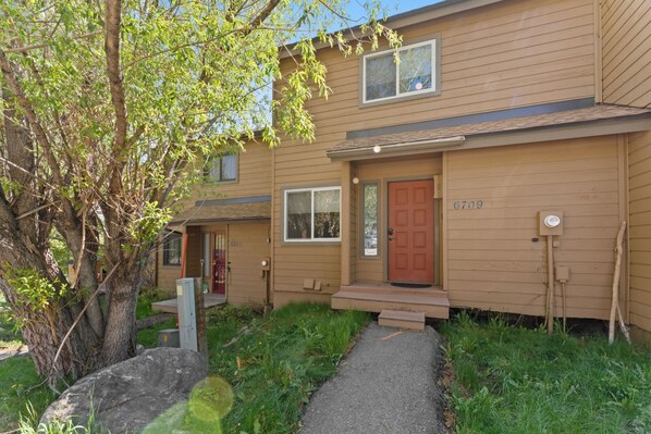 Studio (3 Bedrooms) | Exterior