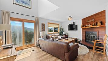 Studio (3 Bedrooms) | Bagian depan properti