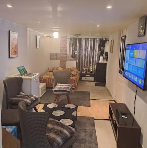 Studio - Private room with tv canal+
