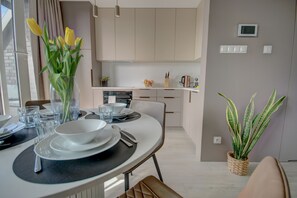 Departamento básico | Decoración personalizada y muebles diferentes 