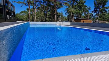 Alberca al aire libre por temporada