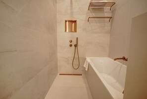 Departamento básico | Baño | Secadora de cabello, toallas, jabón 