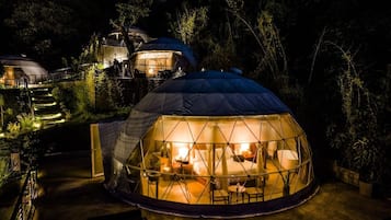 Domo estándar | Premium bedding, in-room safe, free WiFi, bed sheets