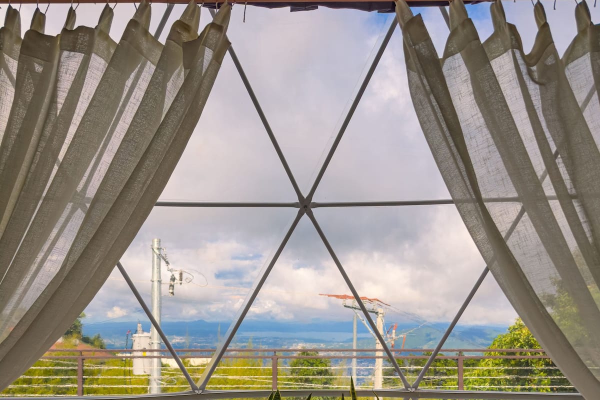 Camera Deluxe | Biancheria da letto di alta qualità, una cassaforte in camera