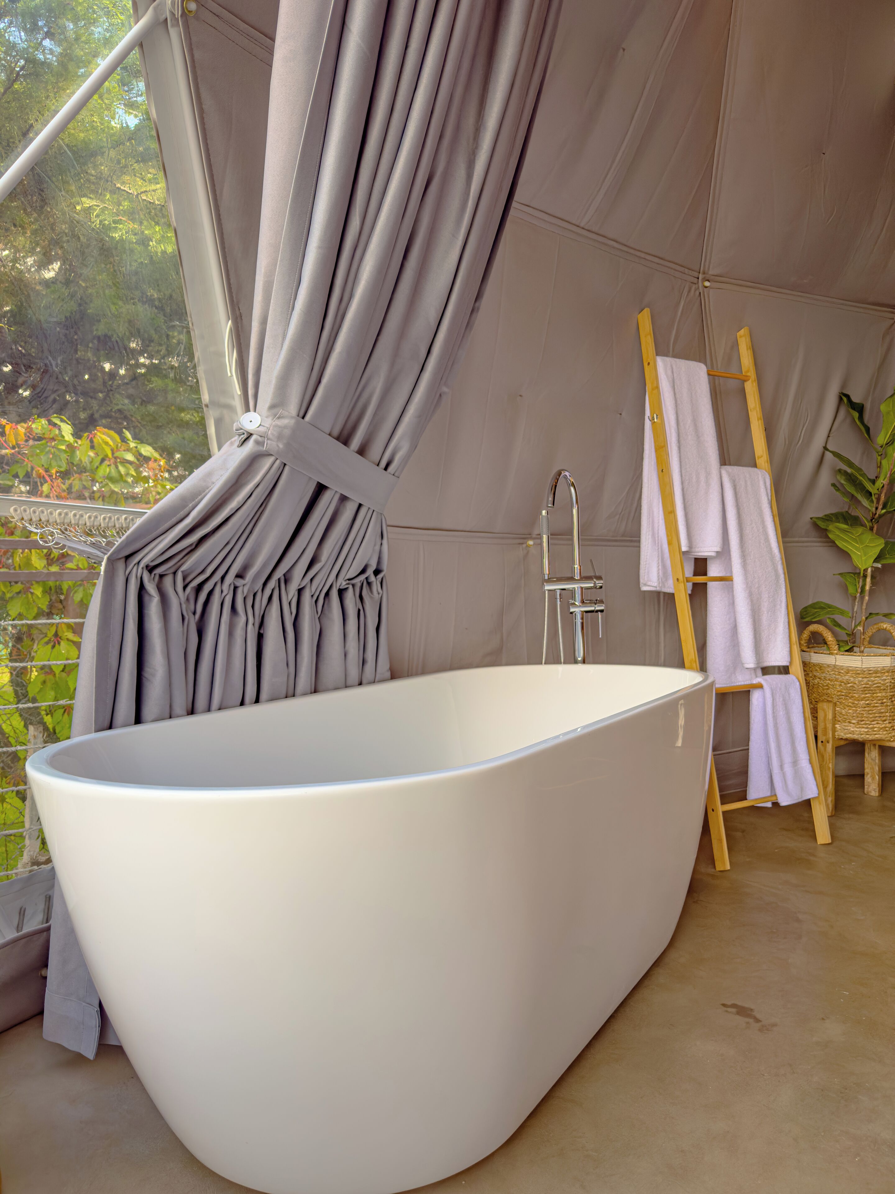 Premium bedding, in-room safe, free WiFi, bed sheets