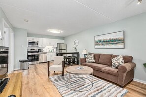 Flat-screen TV - The Nordic -Central Collingwood Condo (Collingwood)