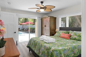 7 dormitorios, escritorio, tabla de planchar con plancha y cuna de viaje