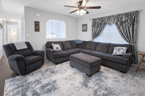 Smart TV, books - Great Location - Smoky Mtn Retreat - Douglas & Cherokee Lakes nearby! (Dandridge)