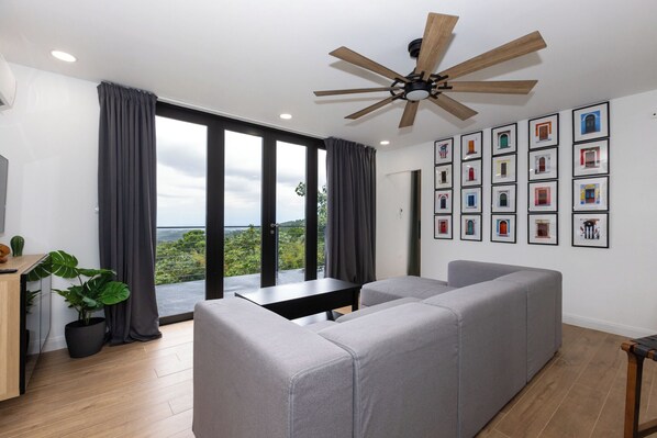 Smart TV, computer monitors, printers - Unique modern container home perched in the lush mountains of Rio Grande. (Río Grande)