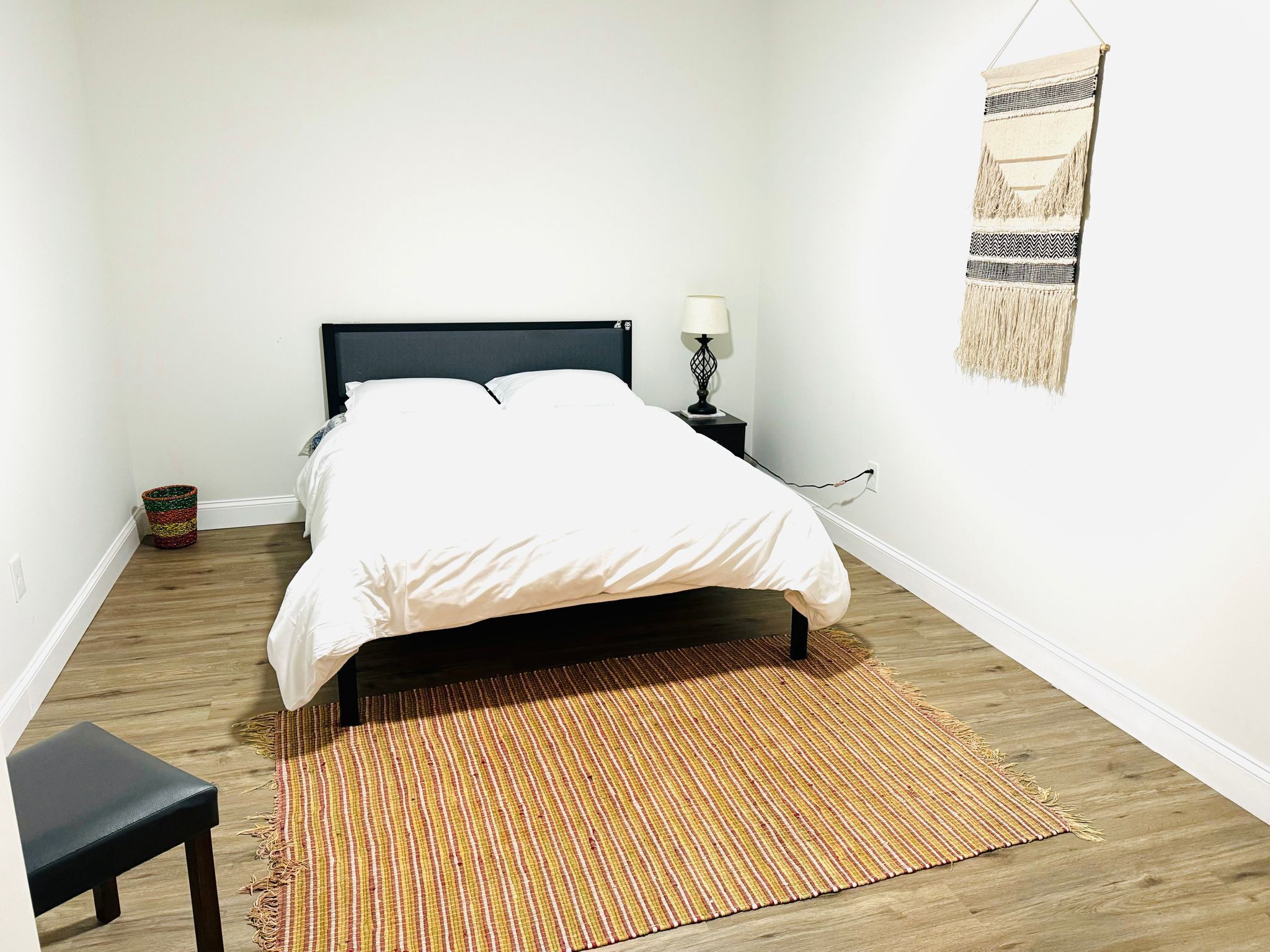 2 soverom, skrivebord, strykejern/-brett og wi-fi (inkludert)