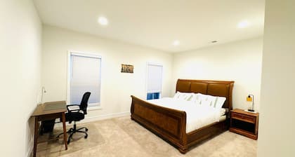 Red Cherry Oasis - Charming 2 bedroom villa with AC, WiFi in serene Aldie