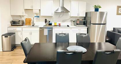 Red Cherry Oasis - Charming 2 bedroom villa with AC, WiFi in serene Aldie