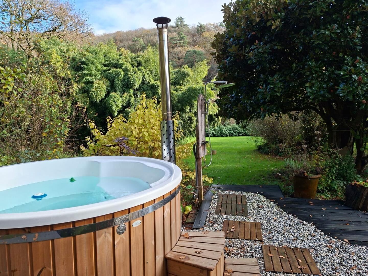 Outdoor spa tub