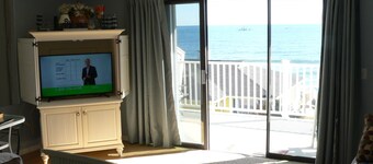 Cozy 2-bedroom 2-bath condo with AC, WIFI, Large balcony beach/pier view