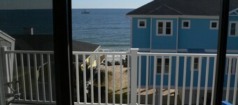 Cozy 2-bedroom 2-bath condo with AC, WIFI, Large balcony beach/pier view