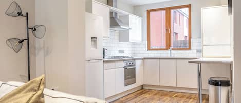 Micro-ondes, four, plaque de cuisson