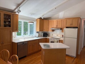 Micro-ondes, four, plaque de cuisson, lave-vaisselle