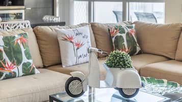 Design Apartment | Living area | 40-inch Smart TV with cable channels