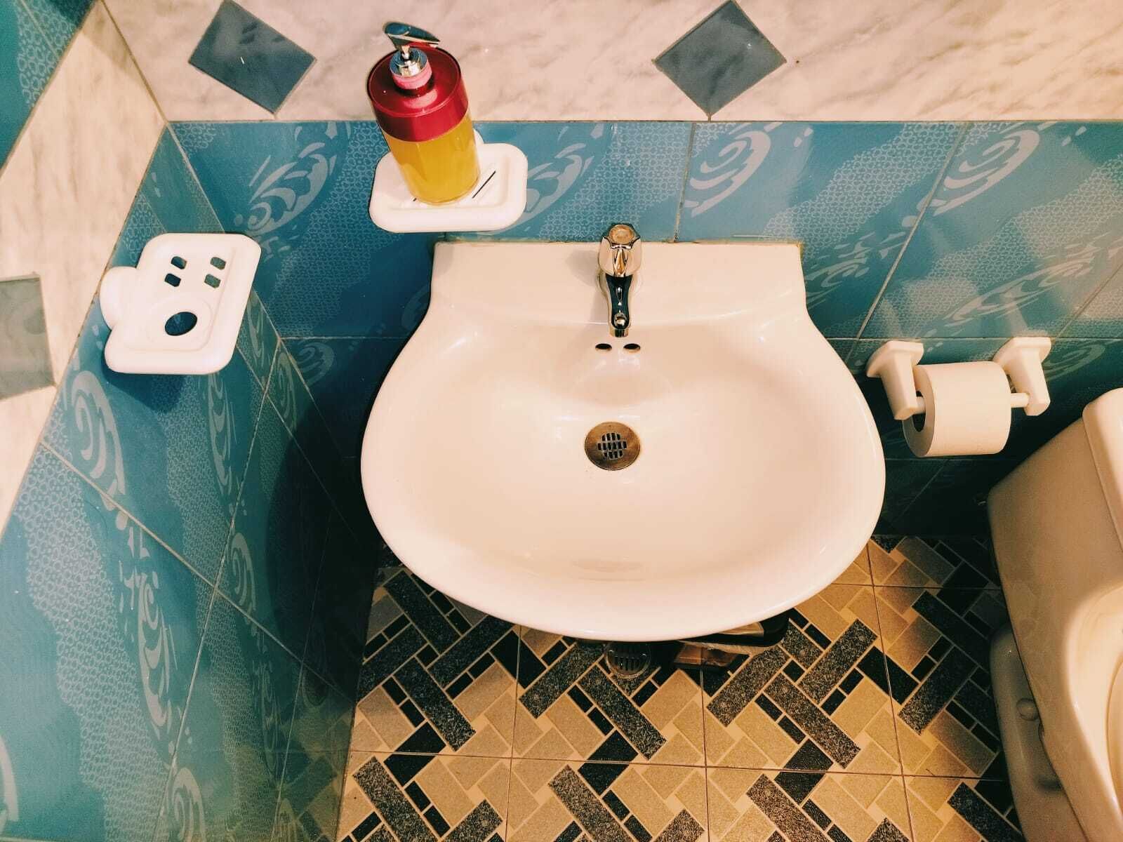 Doccia, asciugacapelli, asciugamani, sapone