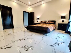 5 chambres, fer et planche à repasser, accès au Wi-Fi (inclus)