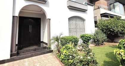 Luxury Villa 5 Bedroom, DHA , Phase 6 Near Dolmen Mall