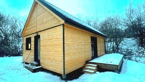 A wooden cabin with a pitched roof, a front door, and a small porch area. - Chalet with terrace and garden 5 minutes from the village, near lake and ski resorts (La Tour-d'Auvergne)