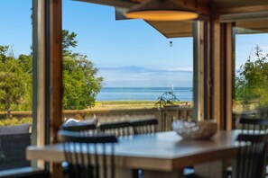 Dining - NEW-Cabin, Olympic NP, Mountain & Ocean Views, Hot Tub, Pet-Friendly, Gameroom (Port Angeles)