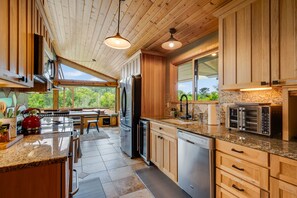 Fridge, microwave, oven, stovetop - NEW-Cabin, Olympic NP, Mountain & Ocean Views, Hot Tub, Pet-Friendly, Gameroom (Port Angeles)