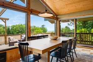 Dining - NEW-Cabin, Olympic NP, Mountain & Ocean Views, Hot Tub, Pet-Friendly, Gameroom (Port Angeles)