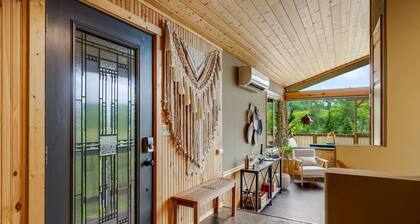 NEW-Cabin, Olympic NP, Mountain & Ocean Views, Hot Tub, Pet-Friendly, Gameroom