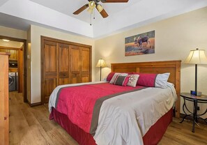 1 dormitorio, tabla de planchar con plancha, wifi gratis y ropa de cama