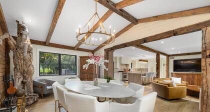 Stunning Farmhouse - Private Pool & Vintage Arcade - Close to Newport & Beaches