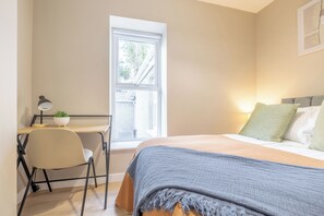 1 slaapkamer, een strijkplank/strijkijzer, wifi, beddengoed