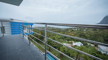 Vila superluxo, vista para a montanha | Terraço/pátio