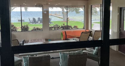 4-bedroom house with WiFi in amazing Lake Placid with dock, boat slip available