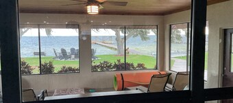 4-bedroom house with WiFi in amazing Lake Placid with dock, boat slip available