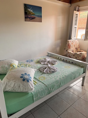 2 chambres, fer et planche à repasser, Wi-Fi, draps fournis