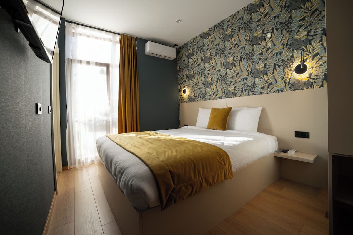 Deluxe Double Room, City View | Desk, free WiFi