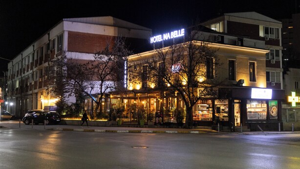 A hotel with a sign reading "HOTEL MA BELLE" at night. - Hotel Ma Belle (Pristina)
