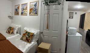 1 bedroom, iron/ironing board, WiFi, bed sheets