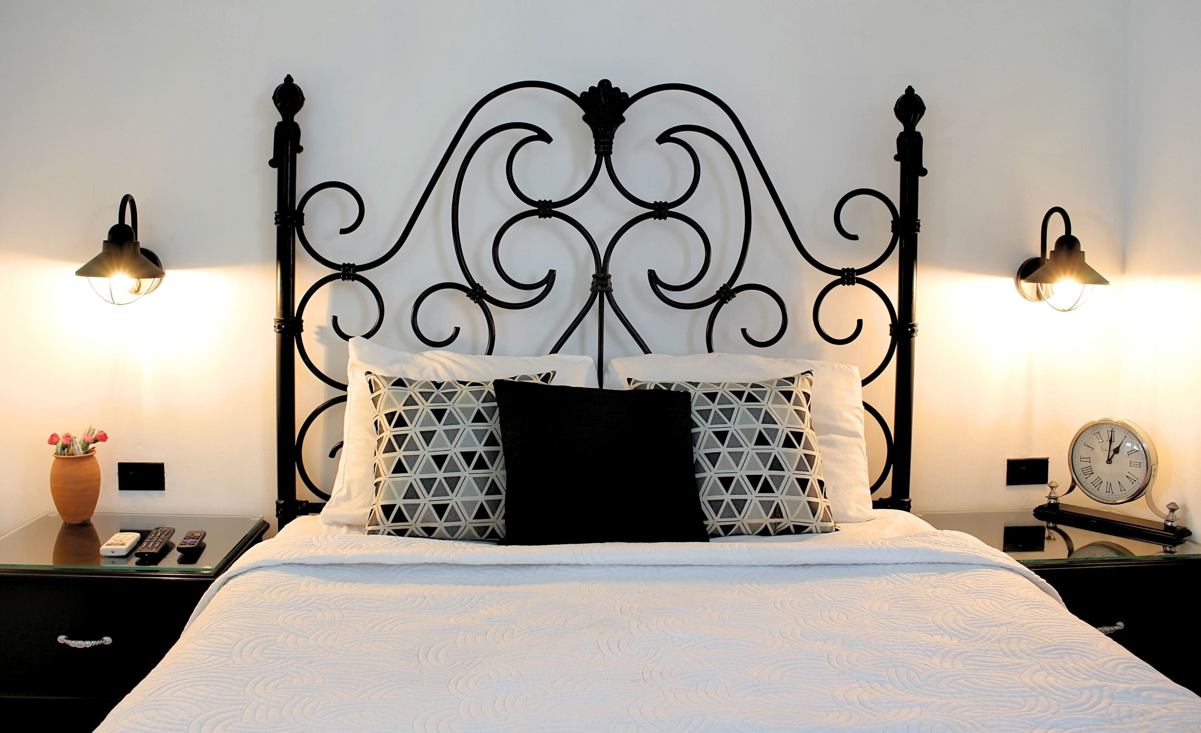 Deluxe Apartment | Premium bedding, Select Comfort beds, iron/ironing board, WiFi (free)