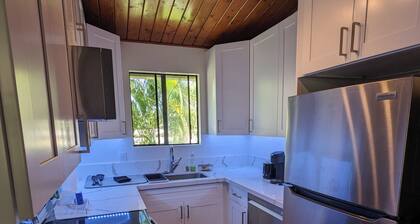 Charming Kailua Hillside 2 bedroom, 1.5 bath w/split AC, ceiling fans, WiFi